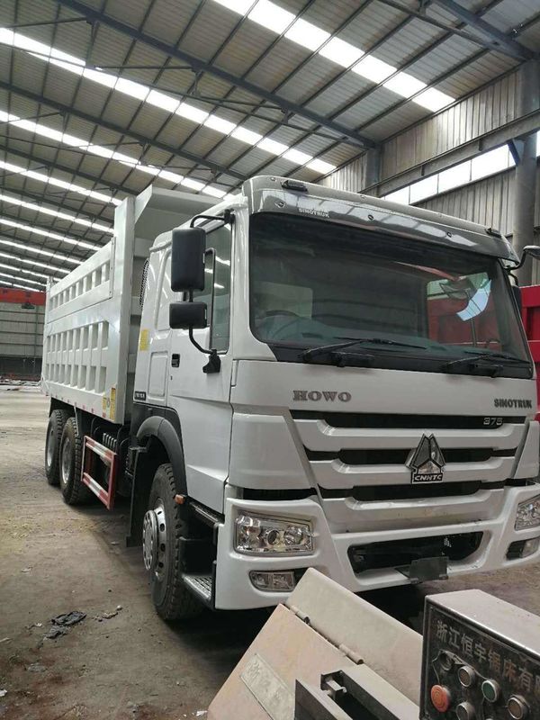 Подержанный Sinotruck Howo 10 колес 25 тонн 20 кубических метров Дэмп-Теппер Euro 3 Ручной AC