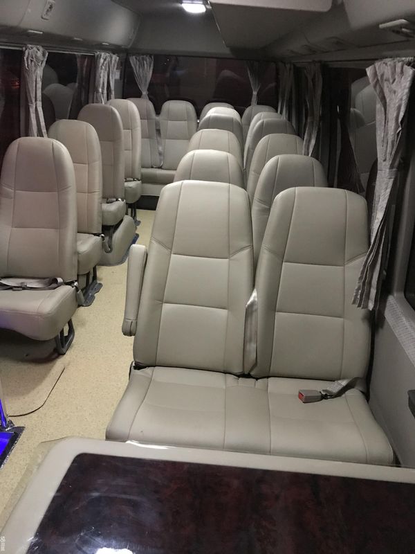30 мест Подержанный автобус Toyota Coaster в хорошем состоянии и 7005*2040*2785 шина 9.00R20