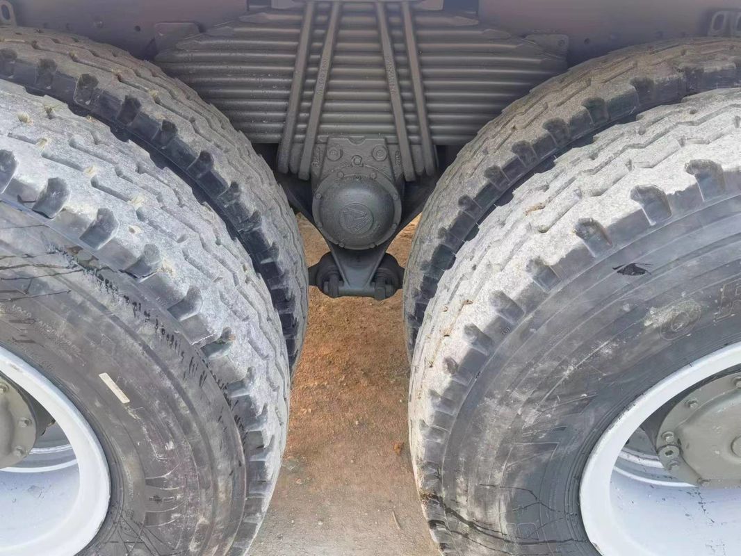 12-колесный Shacman F3000 8x4 с мультимедийной системой и двигателем емкостью 8 л