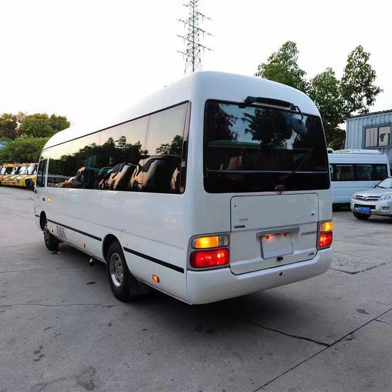 Максимальная мощность 113/5200кВ Toyota Микроавтобус бензиновый и дизельный двигатель 29 мест Подержанный автобус
