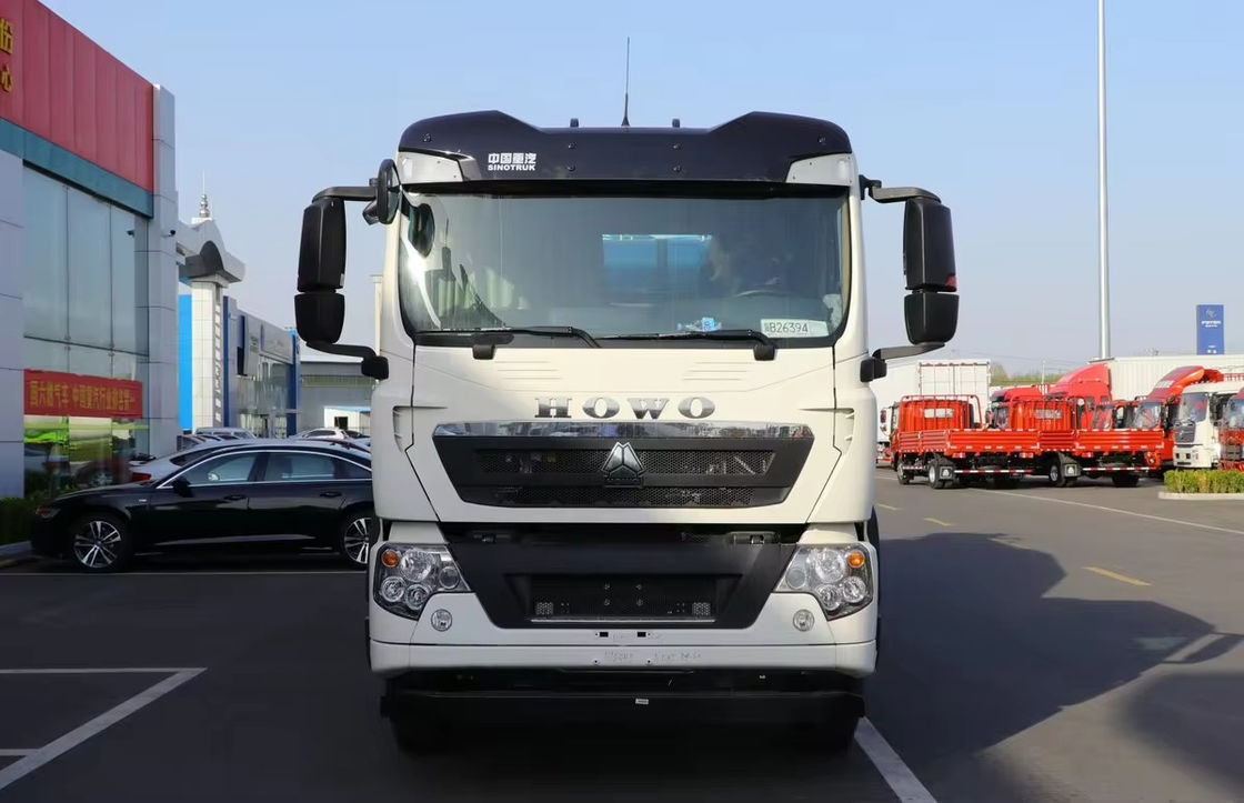 Маломощный грузовик Isuzu для небольших строительных проектов