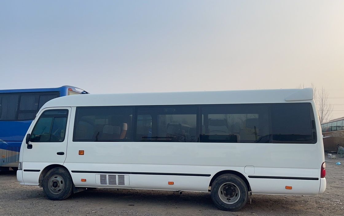 G.V.W 6750kg Достойно использованный Удобный специальный цвет Автобус для продажи