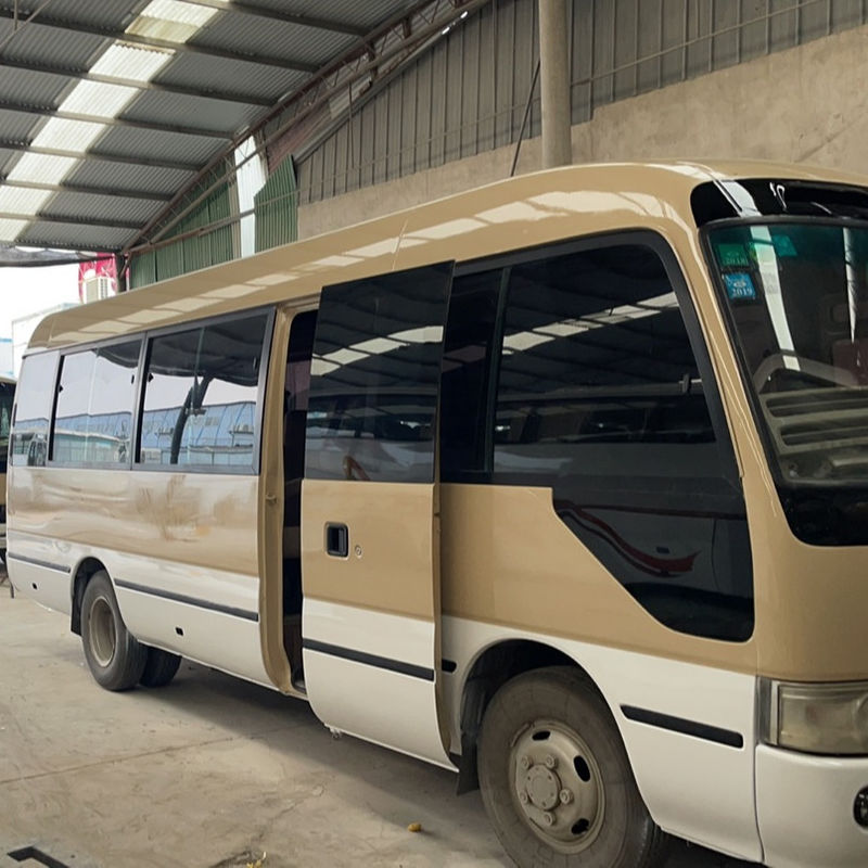 Автобус Toyota Coaster Diesel 30 мест с ручной коробкой передач и максимальной скоростью 120 км/ч
