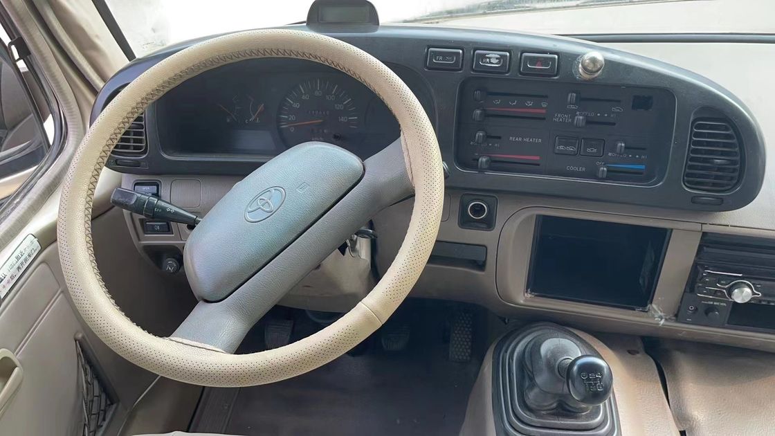 Автобус TOYO TA с 30 местами в хорошем состоянии с дизельным топливом