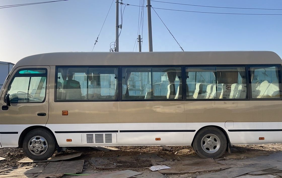 Подержанный 30-местный пассажирский автобус Toyota Coaster с кондиционером для рынка Африки