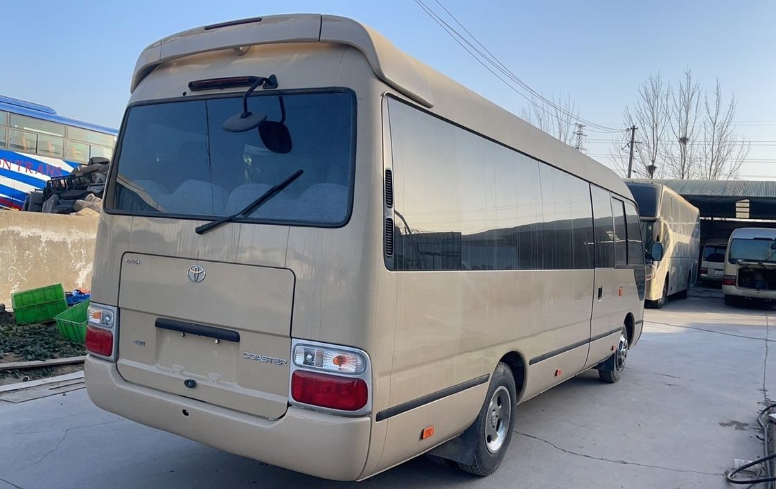 Подержанный 30-местный пассажирский автобус Toyota Coaster с кондиционером для рынка Африки