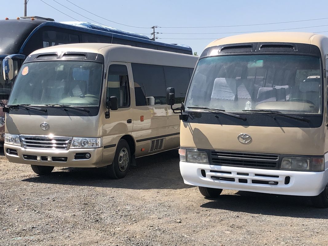 Подержанный дизельный двигатель 30-местный автобус Toyota Coaster в хорошем состоянии Тип ручной трансмиссии