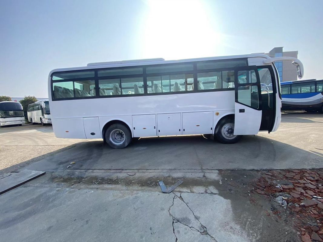 Автобус с дизельным двигателем и максимальной скоростью 111 130 км/ч