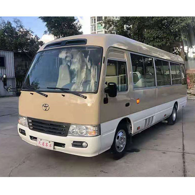 Автобус Toyota Coaster с двигателем Yuchai используется с 30 местами и стандартом выбросов Евро 2