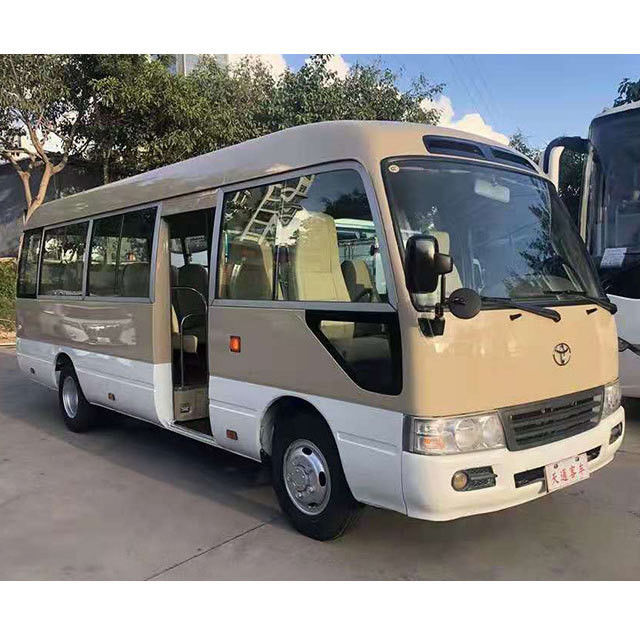 Автобус Toyota Coaster с двигателем Yuchai используется с 30 местами и стандартом выбросов Евро 2