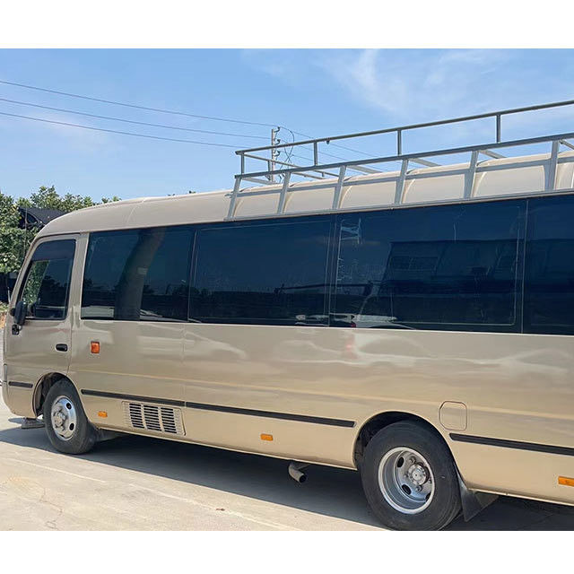Автобус Toyota Coaster с двигателем Yuchai используется с 30 местами и стандартом выбросов Евро 2