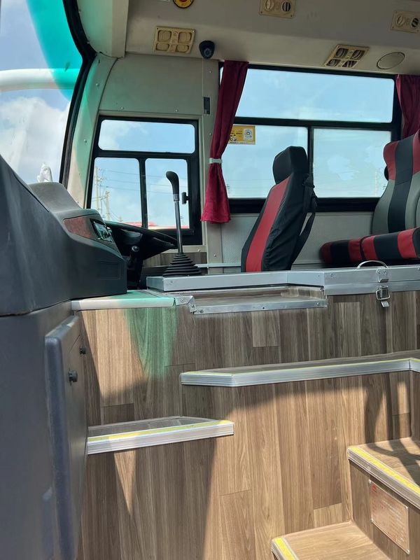 Подержанный автобус Роскошный автобус Ютонг Городские автобусы и автобусы с передним двигателем Подержанный автобус