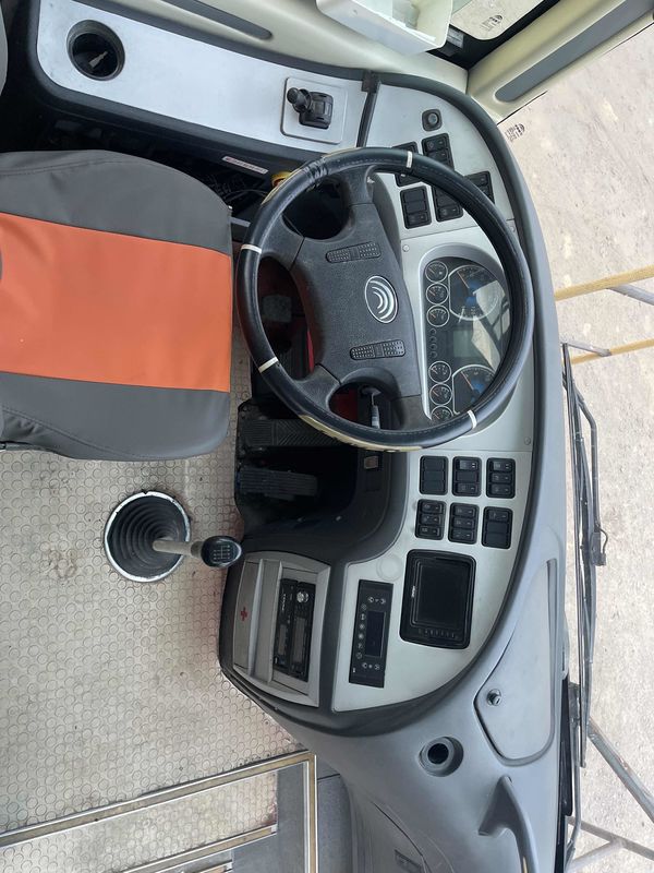 Доступные 55-65 мест Подержанный автобус Youtong Coach LHD Drive Тип 6-8L Моторная вместимость