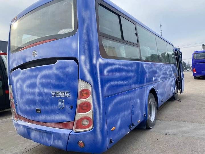 35 мест Подержанный автобус Левогонный дизельный двигатель Ючайский двигатель 8995*2490*3490 мм