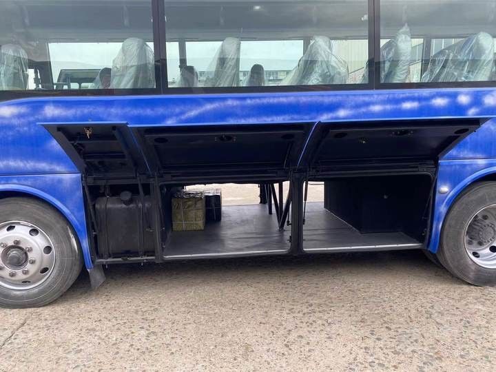 35 мест Подержанный автобус Левогонный дизельный двигатель Ючайский двигатель 8995*2490*3490 мм