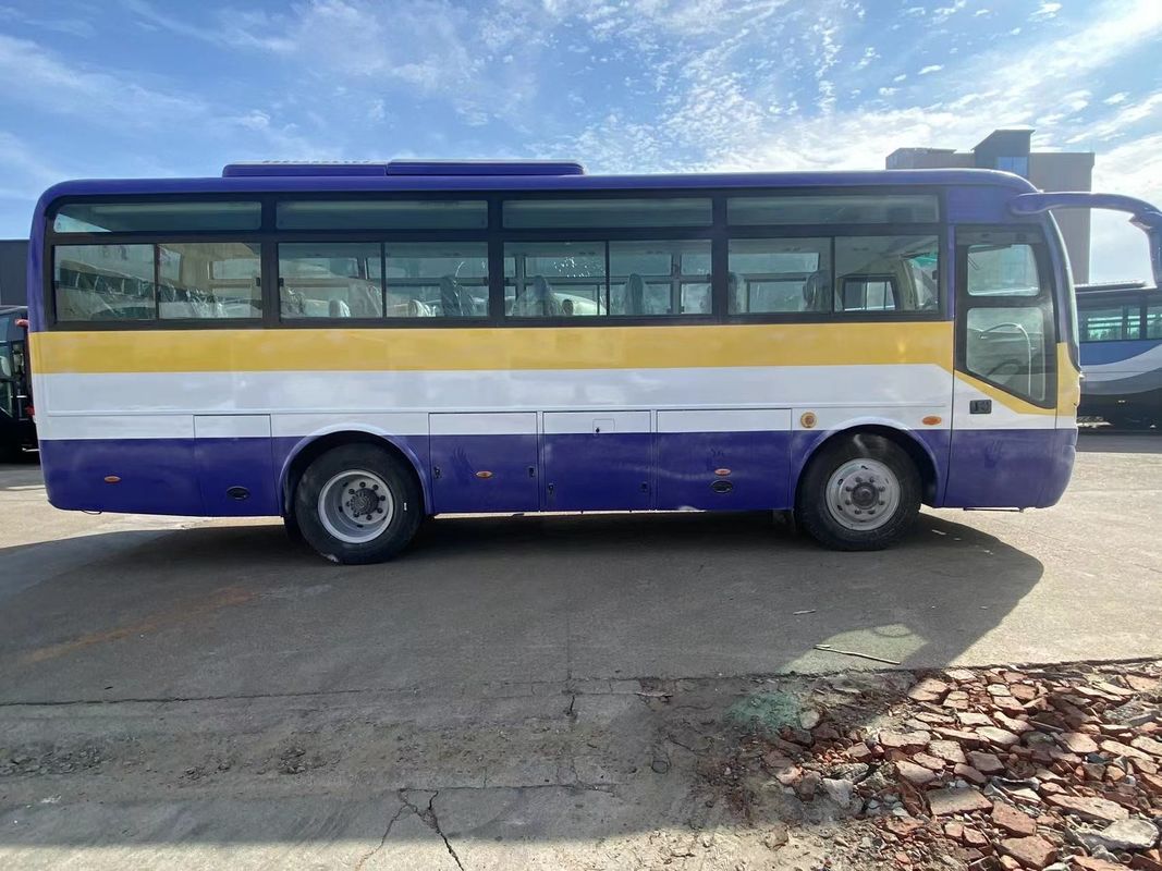 Автобусы с 35- и 45-местными автобусами в стиле общественного транспорта