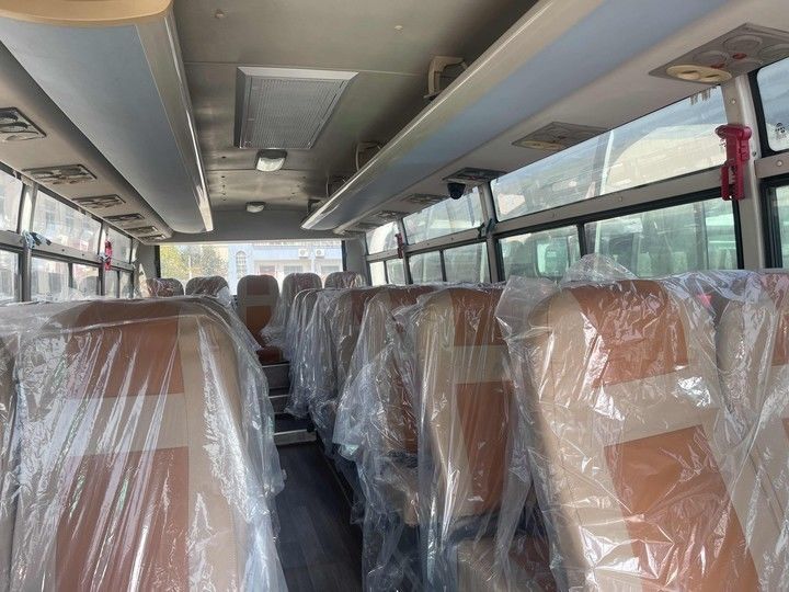 Автобусы для длительных поездок с шинами 8.25R20 и двигателем емкостью 4-6 л