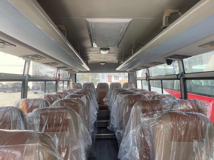 Автобусы для длительных поездок с шинами 8.25R20 и двигателем емкостью 4-6 л
