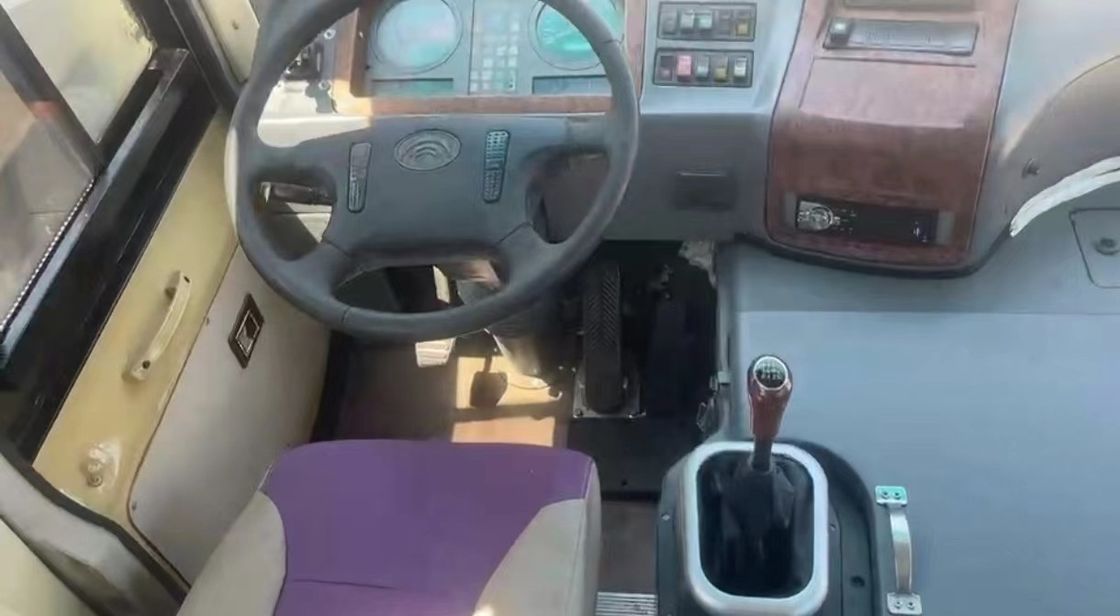 Автобусы для длительных поездок с шинами 8.25R20 и двигателем емкостью 4-6 л