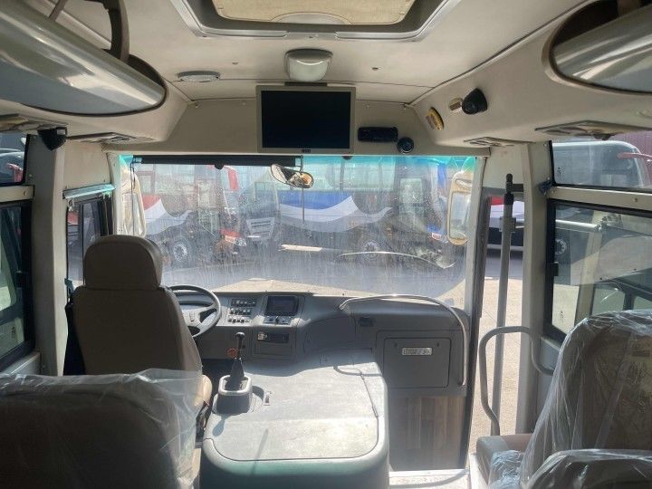 Автобусы для длительных поездок с шинами 8.25R20 и двигателем емкостью 4-6 л
