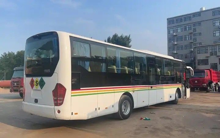 Автобус с кондиционером на 50 мест идеально подходит для туристических нужд транспортной компании.