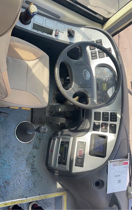 Подержанный задний двигатель Желтый школьный группы Туровые автобусы Двигатель вместимостью 8 л топливный тип дизель