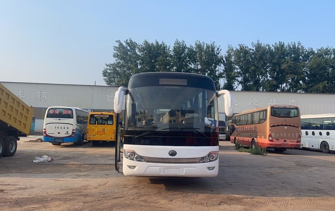 Автобус с дизельным двигателем и шинами 11R22.5 в хорошем состоянии.