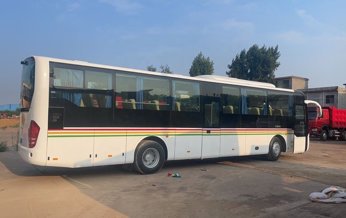 Автобус с дизельным двигателем и шинами 11R22.5 в хорошем состоянии.