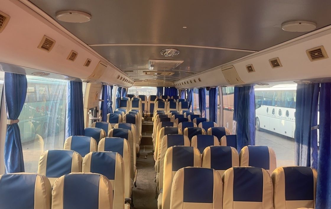 Автобус с дизельным двигателем и шинами 11R22.5 в хорошем состоянии.