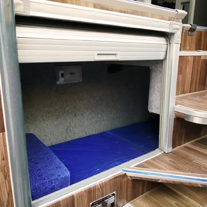 Подержанный автобус 336 лошадиных сил 50-60 мест Большое пространство FAST 6DS180T Трансмиссия 6-8L Моторная вместимость