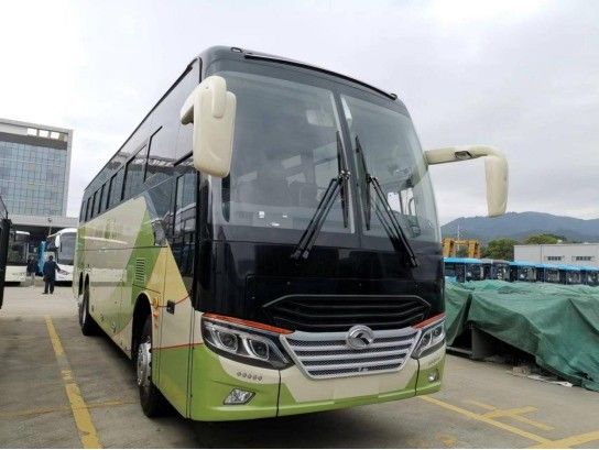 Автобус FAST с ручной коробкой передач с безтрубной шиной 315/80R22.5 и роскошным интерьером