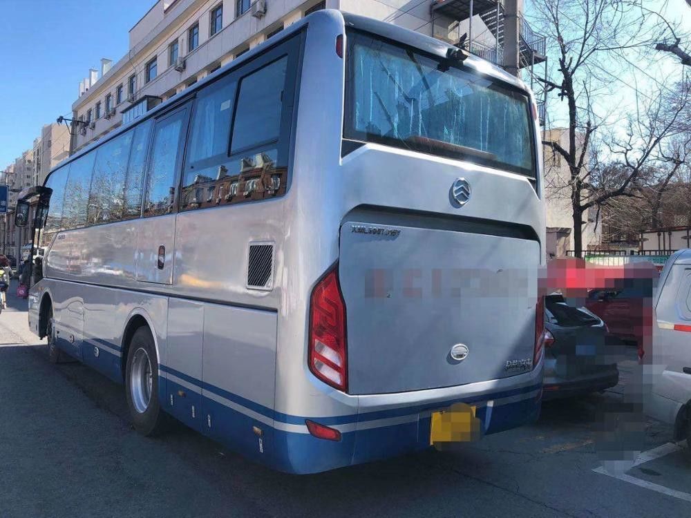 Автобус с ручной коробкой передач в ОАЭ 38 мест 12000*2550*3830 мм