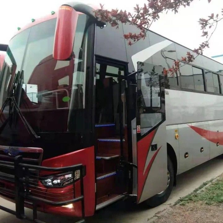 70 мест правое рулевое управление Силовое рулевое управление Роскошный автобус-автобус с вместимостью 6125 двигателей