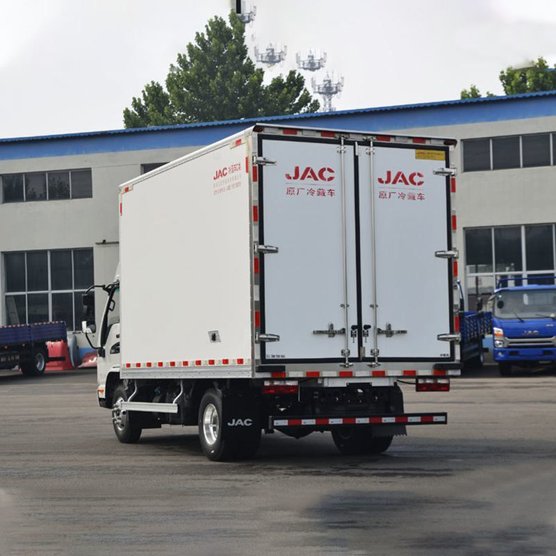 Камминз использовал холодильные грузовики для транспортировки замороженного мяса и куриных овощей