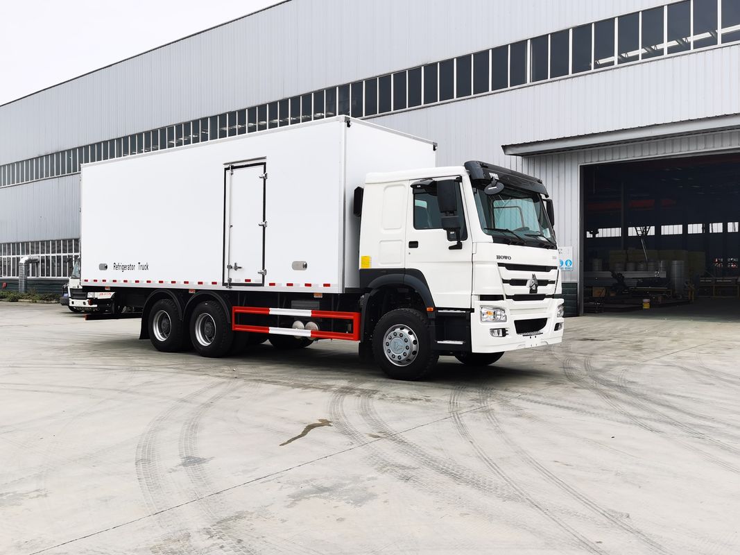 Минус 18-20 градусов по Цельсию диапазон температуры Sinotruk HOWO 6x4 холодильный фургон