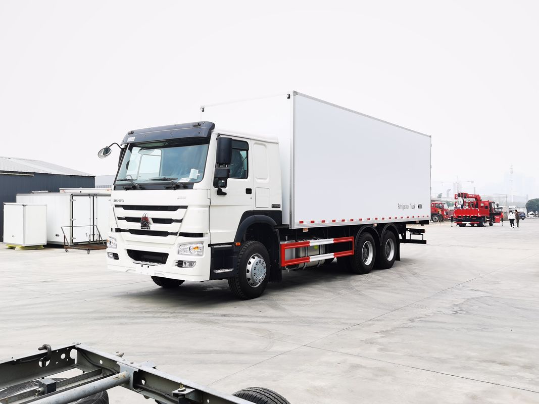 Минус 18-20 градусов по Цельсию диапазон температуры Sinotruk HOWO 6x4 холодильный фургон