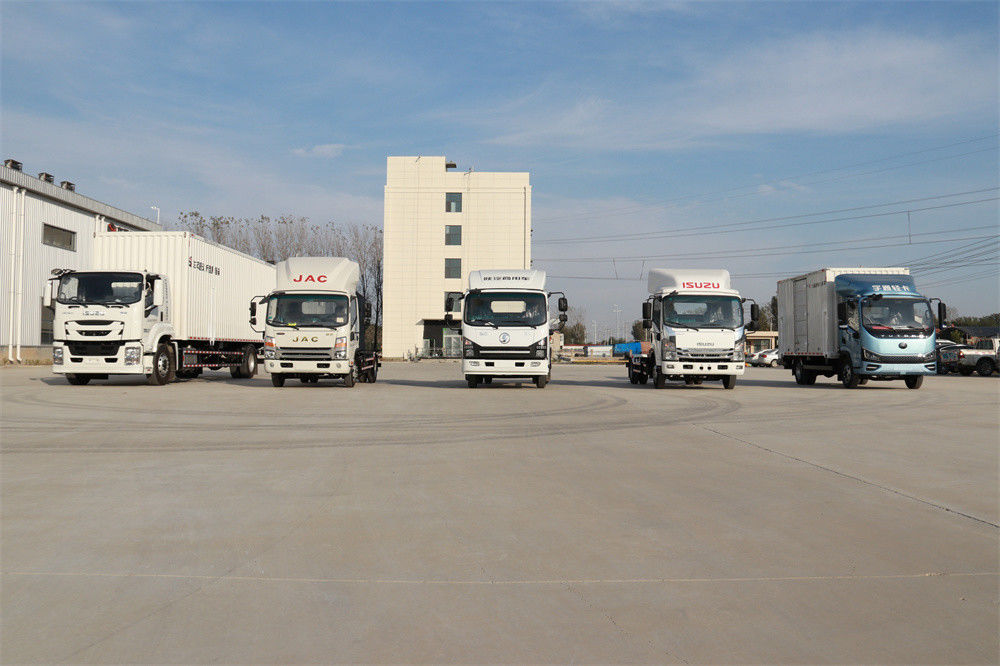 Isuzu Diesel 4*2 Средний грузовой грузовик с съемным кузовом и гидравлическими выдвижками