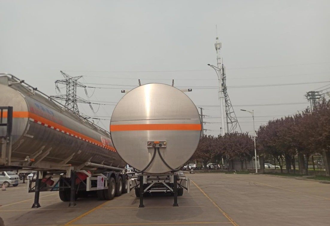 CIMC LINYU 46000L Алюминиевая сплав топливный танкер Прицепный грузовик с колесной базой 6150 1310 1310