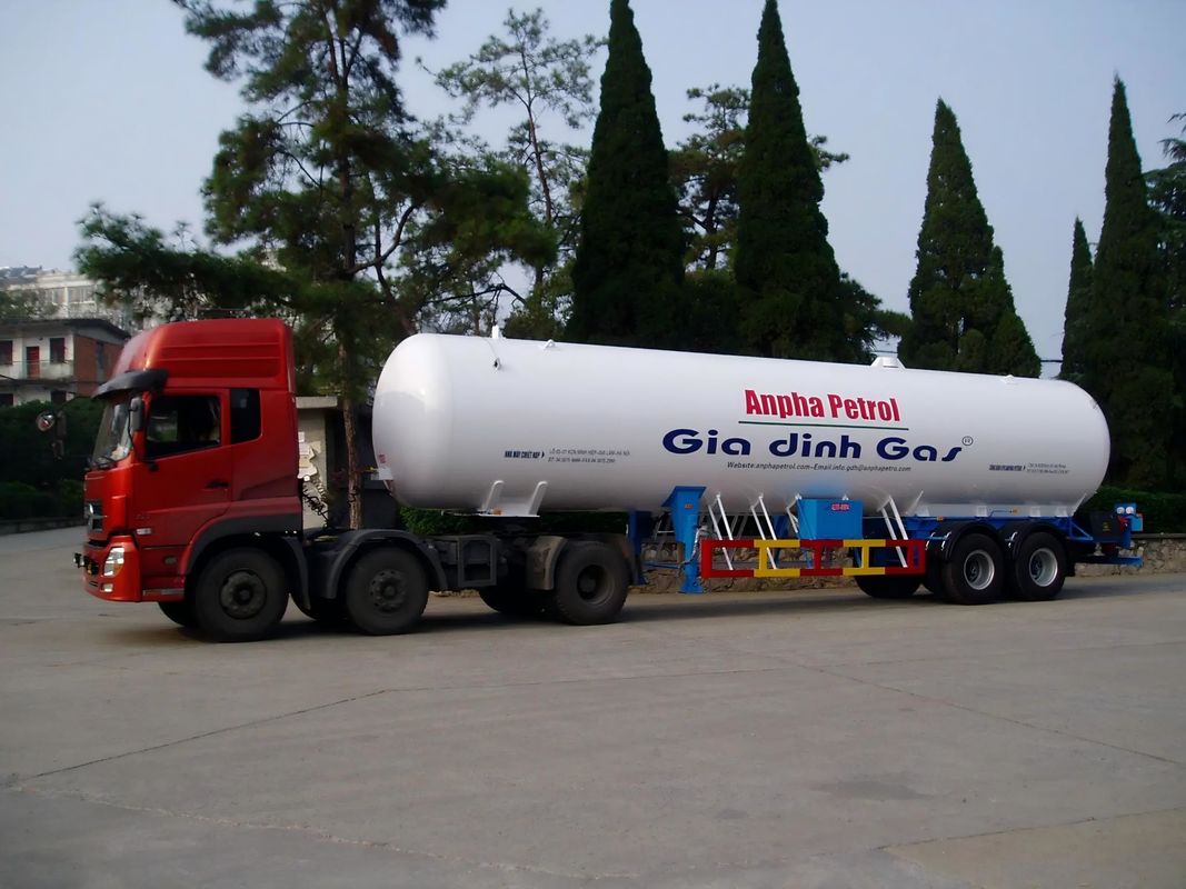 2.1 MPa Гидротестовое давление CIMC LINYU Howo Шасси 8*4 Транспортный бак для газа Полуприцеп